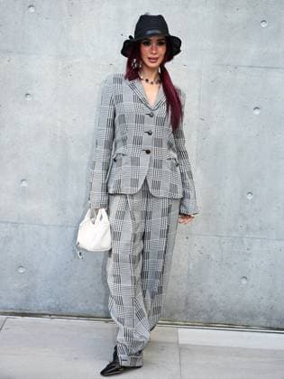 Milan, Milan Women s Fashion Week: Fall Winter 2025 26 - Emporio Armani Fashion Show - Catwalk Milan, Milan Women s Fashion Week: Fall Winter 2025 26 - Emporio Armani fashion show - catwalk - In the photo: guest -  Copyright: xIPA ABACAx