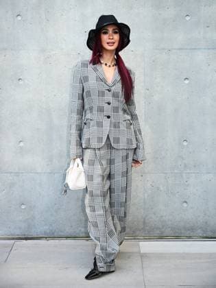 Milan, Milan Women s Fashion Week: Fall Winter 2025 26 - Emporio Armani Fashion Show - Catwalk Milan, Milan Women s Fashion Week: Fall Winter 2025 26 - Emporio Armani fashion show - catwalk - In the photo: guest -  Copyright: xIPA ABACAx
