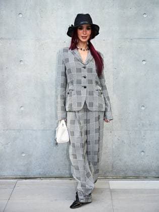Milan, Milan Women s Fashion Week: Fall Winter 2025 26 - Emporio Armani Fashion Show - Catwalk Milan, Milan Women s Fashion Week: Fall Winter 2025 26 - Emporio Armani fashion show - catwalk - In the photo: guest -  Copyright: xIPA ABACAx
