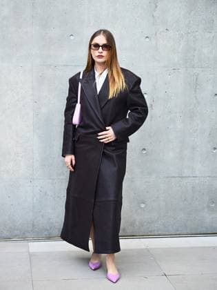 Milan, Milan Women s Fashion Week: Fall Winter 2025 26 - Emporio Armani Fashion Show - Catwalk Milan, Milan Women s Fashion Week: Fall Winter 2025 26 - Emporio Armani fashion show - catwalk - In the photo: Camille Razat -  Copyright: xIPA ABACAx