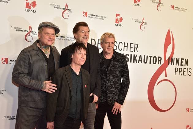 16 MusikAutorenPreis 2025 GEMA EHRT DIE TOTEN HOSEN MIT DEM SONDERPREIS - INSPIRATION - om Ritchie, Andreas von Holst, Andreas Meurer, Campino und Michael Breitkopf beim 16. MusikAutorenPreis 2025 im Hotel Ritz Charlton in Berlin, am 27.02.2025