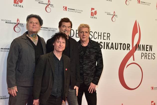 16 MusikAutorenPreis 2025 GEMA EHRT DIE TOTEN HOSEN MIT DEM SONDERPREIS - INSPIRATION - Ritchie, Andreas von Holst, Andreas Meurer, Campino und Michael Breitkopf beim 16. MusikAutorenPreis 2025 im Hotel Ritz Charlton in Berlin, am 27.02.2025