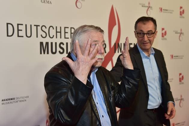 16 MusikAutorenPreis 2025 Wolöf Bikermann, Cem Özdemir, (Bündnis 90 Die Grünen) beim 16. MusikAutorenPreis 2025 im Hotel Ritz Charlton in Berlin, am 27.02.2025