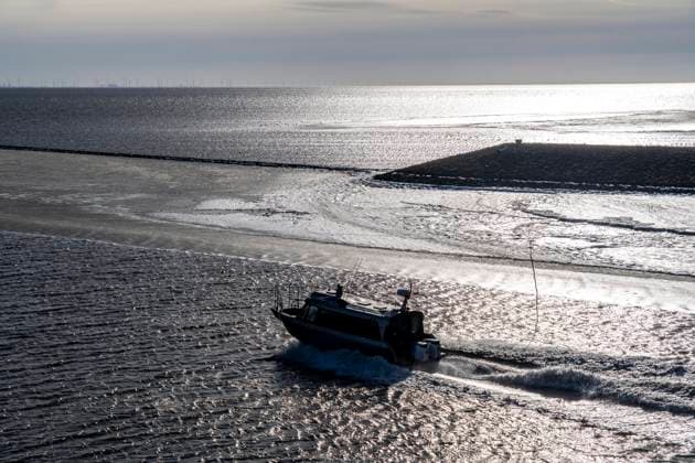 Die Ostfriesische Nordseeinsel Juist im Winter, der Hafen vereist, Eisschollen Schnellfähre, Töwerland-Express, Töwi VIII, auf dem Weg nach Norddeich, Niedersachsen, Deutschland Juist Winter *** The East Frisian North Sea island of Juist in winter, the harbor iced over, ice floes fast ferry, Töwerland Express, Töwi VIII, on the way to Norddeich, Lower Saxony, Germany Juist winter