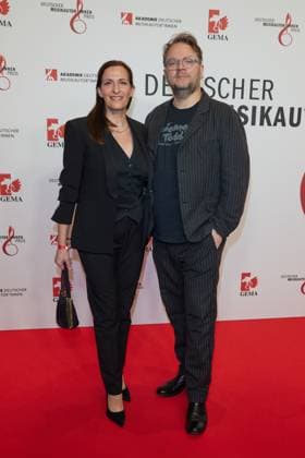 Ulrike Frank mit Ehemann Marc Schubring - Deutscher Musikautoren Preis 2025 im Hotel Ritz Carlton in Berlin am 27.02.2025. Deutscher Musikautoren Preis 2025