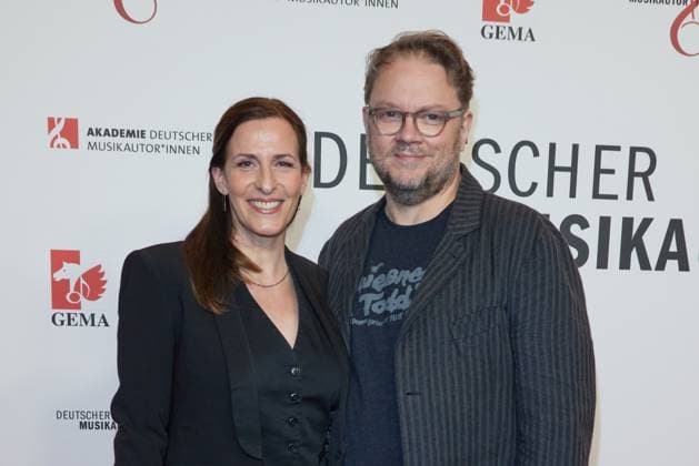 Ulrike Frank mit Ehemann Marc Schubring - Deutscher Musikautoren Preis 2025 im Hotel Ritz Carlton in Berlin am 27.02.2025. Deutscher Musikautoren Preis 2025