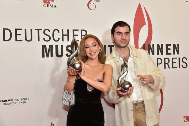16 MusikAutorenPreis 2025 Erfolgreistes Werk, WUNDER, Ayliva, bürgerlich Elif Akar, Berken Dogan aka. Berky, Musik Produzent beim 16. MusikAutorenPreis 2025 im Hotel Ritz Charlton in Berlin, am 27.02.2025