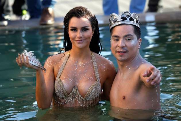 Entertainment Themen der Woche KW09 Entertainment Bilder des Tages Vina del Mar, February 27, 2025 Emilia Dides performs the piscinazo after being crowned queen of the Vina del Mar Festival 2025 Sebastian Cisternas Aton Chile, Vina del Mar Chile Aton 985468  Copyright: SEBASTIANxCISTERNAS xATONxCHILE