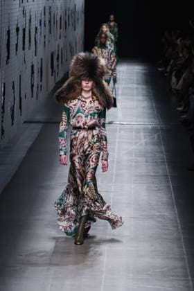 Milan, Italy: Milan, Milan Women s Fashion Week: Fall Winter 2025 - Women s Fashion, Fall Winter 2025 - Etro Fashion Show - Catwalk. In the photo: Model Milan Italy  - ZUMAp169 20250227_zea_p169_1682 Copyright: xAlessandroxBremecx