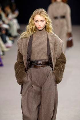 Max Mara Ready to wear fall winter 2025:26 MILAN February 2025 Max Mara Ready to wear fall winter 2025:26 MILAN February 2025, Credit:Zeppelin Avalon  Copyright: xZeppelinx xAvalonx 0969757542