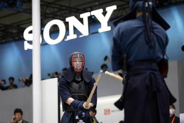 News Themen der Woche KW09 News Bilder des Tages CP+ 2025 in Pacifico Yokohama - 27 Fb 2025 Kendo sword men perform a fight for visitors inside the SONY exhibition area at CP+ 2025 in Pacifico Yokohama. CP+ (Camera & Photo Imaging Show) is an international photography and imaging trade show held annually in Yokohama, Japan, at the Pacifico Yokohama convention center. It is one of the world s largest events dedicated to cameras, photography, and imaging technology, organized by the Camera & Imaging Products Association (CIPA). The show serves as a platform for leading camera manufacturers, lens makers, and imaging-related companies—such as Canon, Nikon, Sony, Fujifilm, Panasonic, Sigma, and Tamron—to showcase their latest products, technologies, and innovations. Yokohama Japan Copyright: xStanislavxKogikux xSOPAxImagesx S_KOGIKU_27022025_IMG_2390