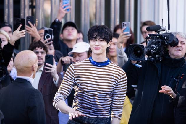 News - Prada - Arrivals - Milan Fashion Week - Womenswear Fall Winter 2025 2026 Byeon Woo-seok is seen arriving at the Prada fashion show during the Milan Fashion Week - Womenswear Fall Winter 2025 2026 on February 27, 2025 in Milan, Italy. Photo: Cinzia Camela. MILAN Fondazione Prada Italy Copyright: xCinziaxCamelax xLiveMediax LPN_1756709