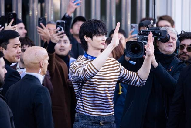 News - Prada - Arrivals - Milan Fashion Week - Womenswear Fall Winter 2025 2026 Byeon Woo-seok is seen arriving at the Prada fashion show during the Milan Fashion Week - Womenswear Fall Winter 2025 2026 on February 27, 2025 in Milan, Italy. Photo: Cinzia Camela. MILAN Fondazione Prada Italy Copyright: xCinziaxCamelax xLiveMediax LPN_1756712