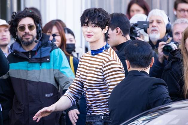 News - Prada - Arrivals - Milan Fashion Week - Womenswear Fall Winter 2025 2026 Byeon Woo-seok is seen arriving at the Prada fashion show during the Milan Fashion Week - Womenswear Fall Winter 2025 2026 on February 27, 2025 in Milan, Italy. Photo: Cinzia Camela. MILAN Fondazione Prada Italy Copyright: xCinziaxCamelax xLiveMediax LPN_1756715