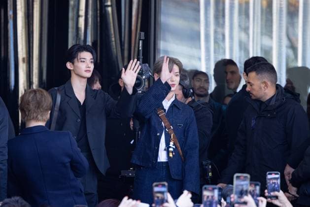 News - Prada - Arrivals - Milan Fashion Week - Womenswear Fall Winter 2025 2026 Jo and Harua from &amp;TEAM are seen arriving at the Prada fashion show during the Milan Fashion Week - Womenswear Fall Winter 2025 2026 on February 27, 2025 in Milan, Italy. Photo: Cinzia Camela. MILAN Fondazione Prada Italy Copyright: xCinziaxCamelax xLiveMediax LPN_1756719