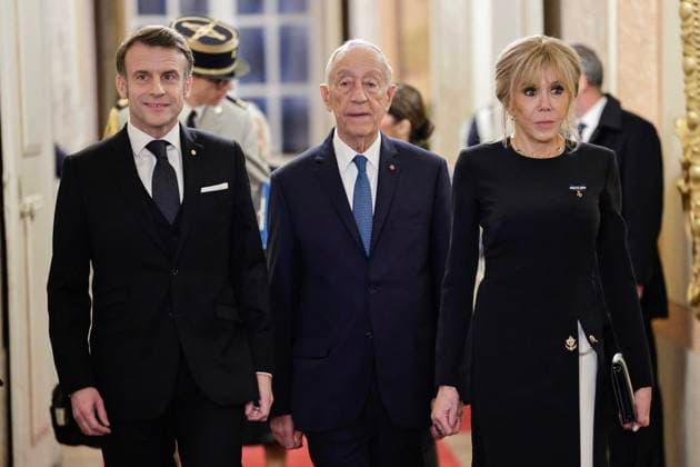 News Themen der Woche KW09 News Bilder des Tages State dinner hosted by Mr Marcelo Rebelo De Sousa, President of the Portuguese Republic in honor of President Emmanuel Macron and Mrs Brigitte Macron in Lisbon State dinner hosted by Mr Marcelo Rebelo De Sousa, President of the Portuguese Republic in honor of President Emmanuel Macron and Mrs. Brigitte Macron in Lisbon on February 27, 2025 Stéphane de Sakutin Pool Bestimage France s President Emmanuel Macron and his wife Brigitte Macron arrive with Portugal s President Marcelo Rebelo de Sousa for a state dinner on the first day of a state visit to Portugal, in Lisbon on February 27, 2025 French President Emmanuel Macron begins a two-day state visit to Portugal today to further strengthen the depth of ties between the two countries, particu  Copyright: xStÃ phanexdexSakutinx xPoolx xBestimagexStÃ phanexdexSakutinx xPoolx xBestimagex