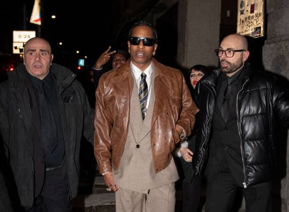 Entertainment Bilder des Tages ASAP Rocky At Ray Ban Party - Milan AASAP Rocky seen arriving at Rayban for ASAP Rocky dinner during the Milan Fashion Week Womenswear Fall Winter 2025 2026 on February 27, 2025 in Milan, Italy. Photo by Florian Poitout ABACAPRESS.COM Milan Italy  Copyright: xPoitoutxFlorian ABACAx