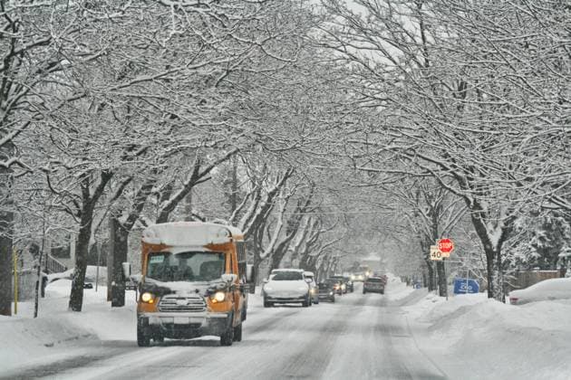 Heavy Snow Falling In Toronto, Canada Drivers navigate slippery roads as heavy snow falls in Toronto, Ontario, Canada, on February 27, 2025. Toronto Ontario Canada  Copyright: xCreativexTouchxImagingxLtdx originalFilename: friedman-heavysno250227_npBO3.jpg