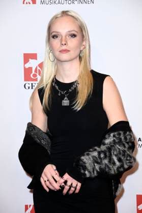 Paula Hartmann beim 16. Deutschen Musikautor*innenpreis der GEMA 2025 im Hotel The Ritz-Carlton. Berlin, 27.02.2025