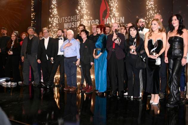 Die Preisträger und Laudatoren beim 16. Deutschen Musikautor*innenpreis der GEMA 2025 im Hotel The Ritz-Carlton. Berlin, 27.02.2025