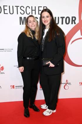 Susan Scharnowski und Sara Glojnaric beim 16. Deutschen Musikautor*innenpreis der GEMA 2025 im Hotel The Ritz-Carlton. Berlin, 27.02.2025