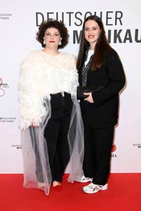 Andrea Conangla und Sara Glojnaric beim 16. Deutschen Musikautor*innenpreis der GEMA 2025 im Hotel The Ritz-Carlton. Berlin, 27.02.2025