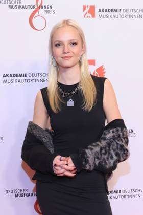 27.02.205, Paula Hartmann auf dem roten Teppich zum Deutscher Musikautorenpreis 2025, The Ritz-Carlton, Berlin, Berlin