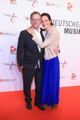 27.02.205, Martin und Annic-Barbara Lingnau auf dem roten Teppich zum Deutscher Musikautorenpreis 2025, The Ritz-Carlton, Berlin, Berlin
