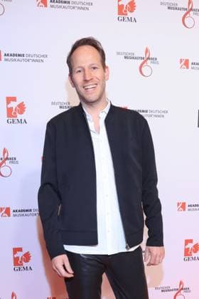 27.02.2025 , Tobias Reitz auf dem roten Teppich zum Deutscher Musikautorenpreis 2025, The Ritz-Carlton, Berlin, Berlin