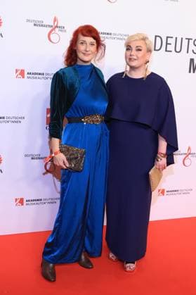 27.02.205, Diane Weigmann und Ela Steinmetz auf dem roten Teppich zum Deutscher Musikautorenpreis 2025, The Ritz-Carlton, Berlin, Berlin