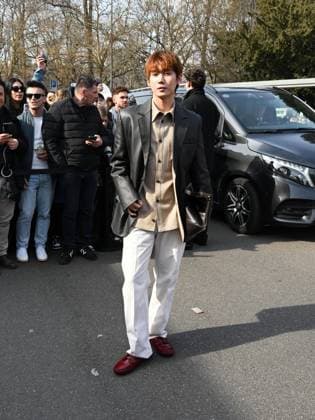 Milan, Milan Women s Fashion Week: Fall Winter 2025 - Tod s Fashion Show - Arrivals Milan, Milan Women s Fashion Week: Fall Winter 2025 - Tod s Fashion Show - Arrivals. Pictured: Han Seung-ju Milan  Copyright: xIPA ABACAx