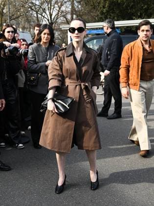Milan: Milan, Milan Women s Fashion Week: Fall Winter 2025 - Tod s Fashion Show - Arrivals. Pictured: Rachel Brosnahan Milan  - ZUMAp169 20250228_zea_p169_785 Copyright: xManuelexMangiarottix