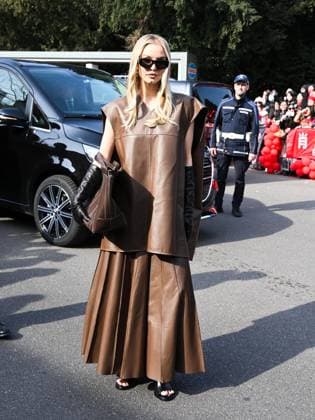 Milan: Milan, Milan Women s Fashion Week: Fall Winter 2025 - Tod s Fashion Show - Arrivals. Pictured Leonie Hanne Milan  - ZUMAp169 20250228_zea_p169_796 Copyright: xManuelexMangiarottix