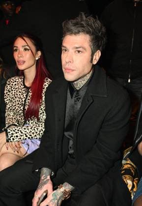 Milan, Milan Women s Fashion Week: Fall Winter 2025 - Women s Fashion, Fall Winter 2025.- Versace fashion show - guests. in the photo: Fedez, Hande Ercel  Copyright: xSimonaxChiocciax xipa-agency.netx xSimonaxChiocciax IPA_Agency_IPA54704345