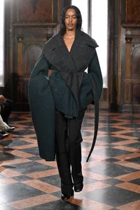 Milan, Milan Women s Fashion Week: Fall Winter 2025 - Women s Fashion, Fall Winter 2025.- Institution by Galib Gassanoff fashion show - catwalk. in the photo: model  Copyright: xSimonaxChiocciax xipa-agency.netx xSimonaxChiocciax IPA_Agency_IPA54709199