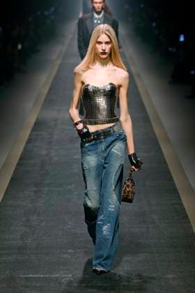 Versace Ready to wear fall winter 2025:26 MILAN February 2025 Versace Ready to wear fall winter 2025:26 MILAN February 2025, Credit:Zeppelin Avalon  Copyright: xZeppelinx xAvalonx 0970443777
