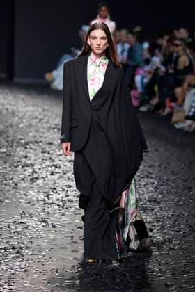 Moschino Ready to wear fall winter 2025:26 MILAN February 2025 Moschino Ready to wear fall winter 2025:26 MILAN February 2025, Credit:Zeppelin Avalon  Copyright: xZeppelinx xAvalonx 0970456656