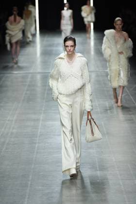 March 1, 2025, Milan, Italy: Models walk the runway during the presentation of the womenswear fall winter 2025-26 collection by designer ERMANNO SCERVINO, part of the Milan Fashion Week Milan Italy - ZUMAs232 20250301_zip_s232_032 Copyright: xErvinxShulkux