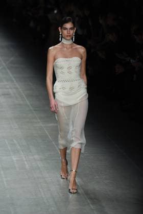 March 1, 2025, Milan, Italy: Model walk the runway during the presentation of the womenswear fall winter 2025-26 collection by designer ERMANNO SCERVINO, part of the Milan Fashion Week Milan Italy - ZUMAs232 20250301_zip_s232_038 Copyright: xErvinxShulkux