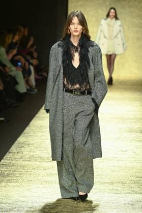 MFW - Luisa Spagnoli Runway A model walks the runway at the Luisa Spagnoli fashion show during the Milan Fashion Week - Womenswear Fall Winter 2025 2026 on March 1, 2025 in Milan, Italy. Photo by Simona Chioccia IPA ABACAPRESS.COM Milan Italy  Copyright: xChiocciaxSimona IPA ABACAx