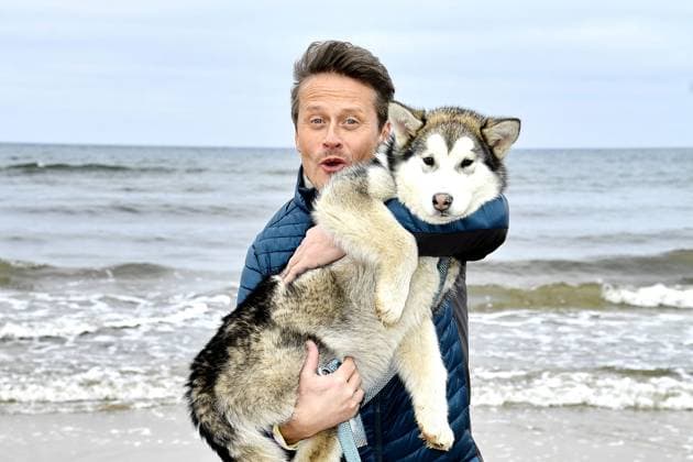 Bilder des Jahres 2025, Entertainment 03 März Entertainment Themen der Woche KW09 Entertainment Bilder des Tages Roman Knizka beim Baltic Lights Schlittenhunderennen am 1.03.2025 in Heringsdorf auf Usedom Baltic Lights Schlittenhunderennen 2025 auf Usedom *** Roman Knizka at the Baltic Lights Sled Dog Race on 1 03 2025 in Heringsdorf on Usedom Baltic Lights Sled Dog Race 2025 on Usedom 