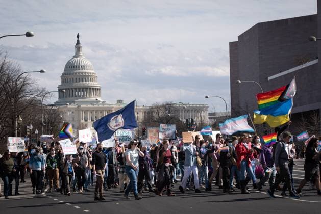 News Themen der Woche KW09 March 1, 2025, Washington, Dc, USA: A trans rights protest begins with a rally at the U.S. Capitol and a march down Constitution Avenue to the Ellipse, in front of the White House, in Washington, DC, on March 1, 2025. The march was organized by the Trans Unity Coalition, a nonprofit advocacy organization, and followed similar rallies in state capitals a month earlier. Photo: Washington USA - ZUMAmj3_ 20250301_zaf_mj3_003 Copyright: xJayxMallinx
