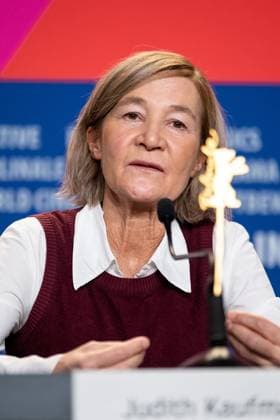 Judith Kaufmann (Kamera) während der Pressekonferenz zum Film HELDIN (LATE SHIFT) anlässlich der 75. Internationalen Filmfestspiele Berlin. Judith Kaufmann (Cinematographer) during the press conference for the film HELDIN (LATE SHIFT) on the occasion of the 75th Berlin International Film Festival. snapshot-photography K.M.Krause