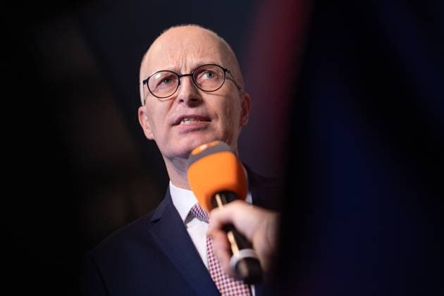 News Themen der Woche KW09 News Bilder des Tages Wahl zur Hamburgischen Bürgerschaft am 2. März 2025 Wahlabend Medienzentrum im CCH Peter Tschentscher, Erster Bürgermeister und Spitzenkandidat SPD;Wahl zur Hamburgischen Bürgerschaft am 2. März 2025 Wahlabend Medienzentrum im CCH Peter Tschentscher, Erster Bürgermeister, Hamburg Hamburg Deutschland Medienzentrum im CCH *** Election to the Hamburg Parliament on March 2, 2025 Election Evening Media Center at CCH Peter Tschentscher, First Mayor and top candidate SPD Election to the Hamburg Parliament on March 2, 2025 Election Evening Media Center at CCH Peter Tschentscher, First Mayor, Hamburg Hamburg Germany Media Center at CCH