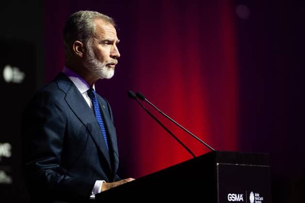 Entertainment Themen der Woche KW09 Entertainment Bilder des Tages The King attends the official dinner of the Mobile World Congress 2025 King Felipe VI intervenes during the official dinner of the MWC Mobile World Congress 2025, at the National Museum of Art of Catalonia, on March 2, 2025, in Barcelona, Catalonia Spain The MWC Mobile World Congress Barcelona 2025 will be held between 3 and 6 March 2025, and its main themes are Artificial Intelligence AI and the evolution of 5G in its different applications 02 MARCH 2025 CATALONIA MWC REY FELIPE VI MOBILE TECHNOLOGY TECHNOLOGY TECHNOLOGY COMPANIES AI Lorena Sopê Barcelona Catalunya Catalunya Barcelona Catalunya Spain  Copyright: xLorenaxSopÃªnax 6554065