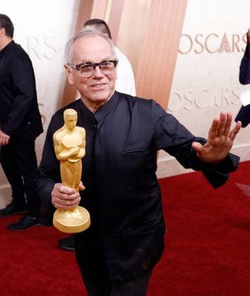 Wolfgang Puck arrives on the red carpet for the 97th Academy Awards in the Hollywood section of Los Angeles on Sunday, March 2, 2025.  LAP20250302706 JOHNxANGELILLO