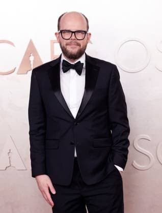 Nick Emerson arrives on the red carpet for the 97th Academy Awards in the Hollywood section of Los Angeles on Sunday, March 2, 2025.  LAP20250302712 JOHNxANGELILLO
