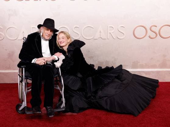 (L-R) Edward Lachman and guest arrive on the red carpet for the 97th Academy Awards in the Hollywood section of Los Angeles on Sunday, March 2, 2025.  LAP20250302726 JOHNxANGELILLO