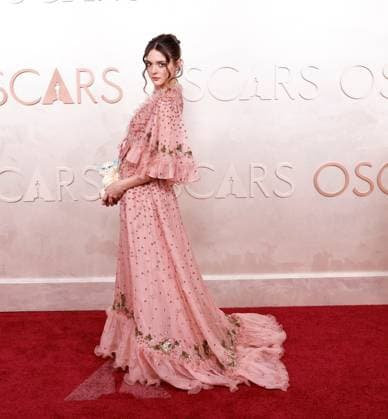 Charlotte Lawrence arrives on the red carpet for the 97th Academy Awards in the Hollywood section of Los Angeles on Sunday, March 2, 2025.  LAP20250302748 JOHNxANGELILLO