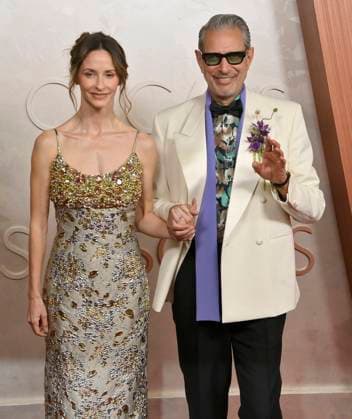 (L-R) Emilie Livingston and Jeff Goldblum arrive on the red carpet for the 97th Academy Awards in the Hollywood section of Los Angeles on Sunday, March 2, 2025.  LAP20250302327 JIMxRUYMEN
